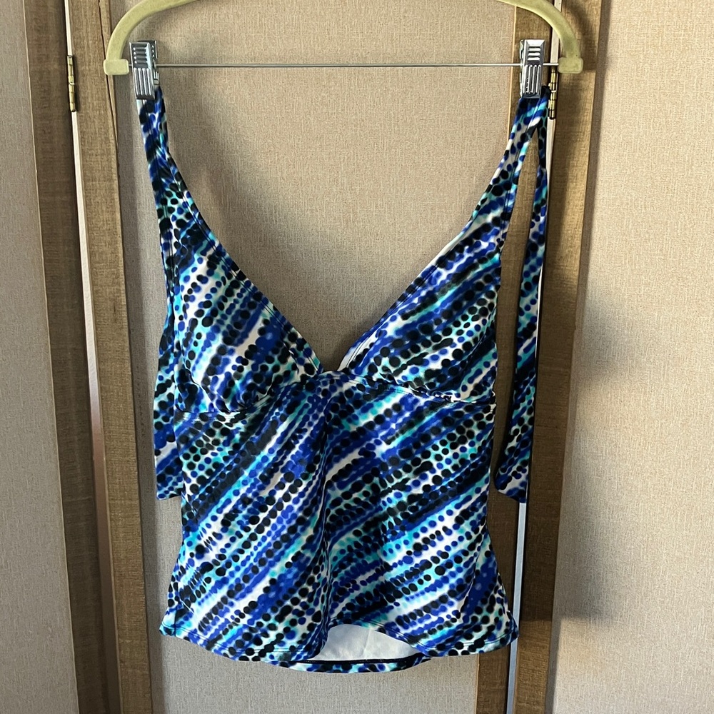 FINAL MARKDOWN Catalina halter style swimwear top medium
